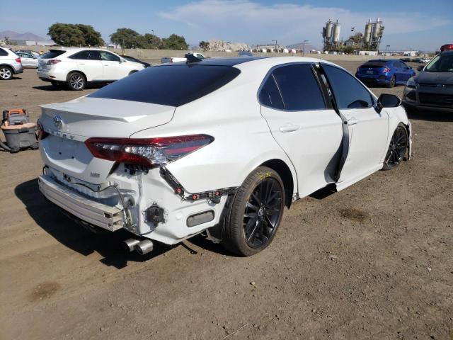 4T1K61AK9NU008381 - 2022 TOYOTA CAMRY XSE WHITE photo 4