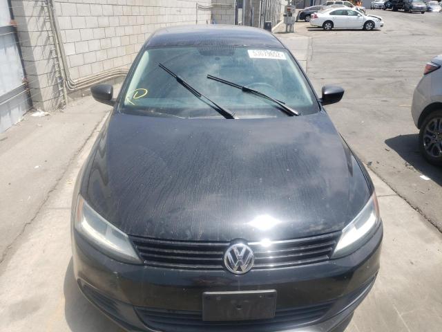 3VW2K7AJ5EM320807 - 2014 VOLKSWAGEN JETTA BASE أسود صورة 9