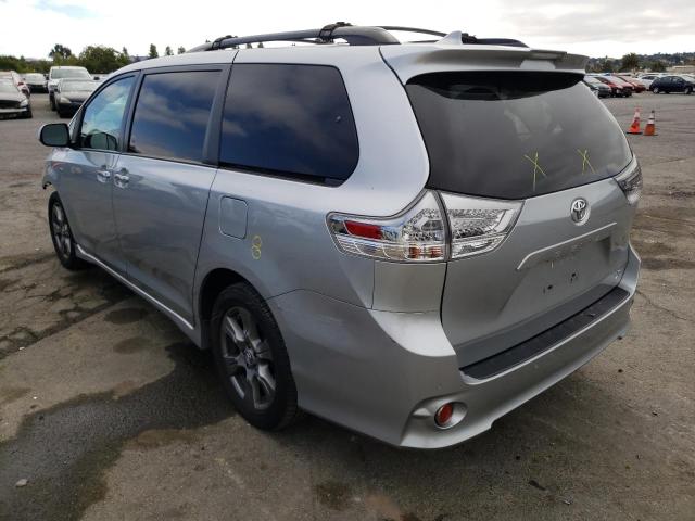 5TDEZ3DC4KS221974 - 2019 TOYOTA SIENNA SE SILVER photo 3