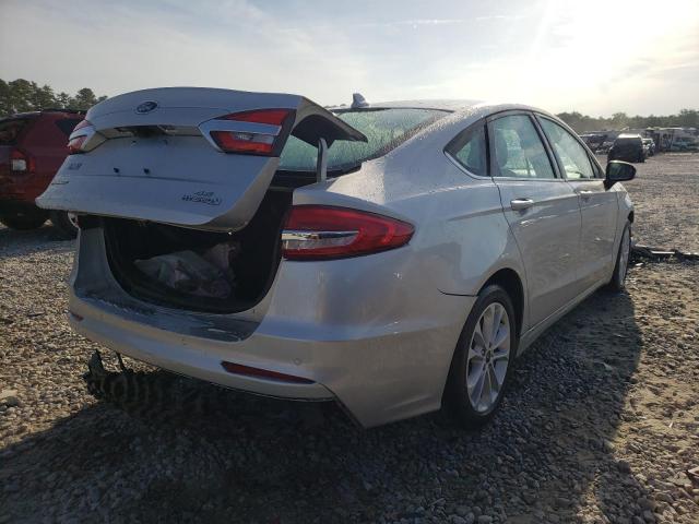 3FA6P0LU1KR204643 - 2019 FORD FUSION SE  photo 4