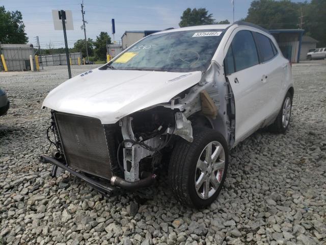 KL4CJDSB2GB573345 - 2016 BUICK ENCORE PRE WHITE photo 2