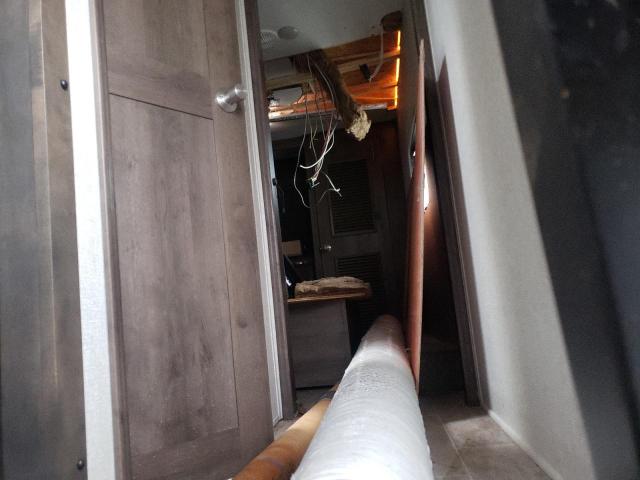 4YDF35629K4700910 - 2019 KEYSTONE MONTANA TWO TONE photo 6