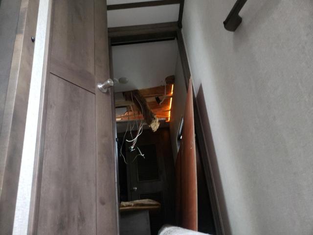 4YDF35629K4700910 - 2019 KEYSTONE MONTANA TWO TONE photo 8