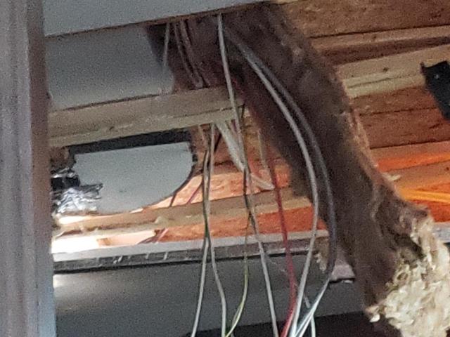 4YDF35629K4700910 - 2019 KEYSTONE MONTANA TWO TONE photo 9