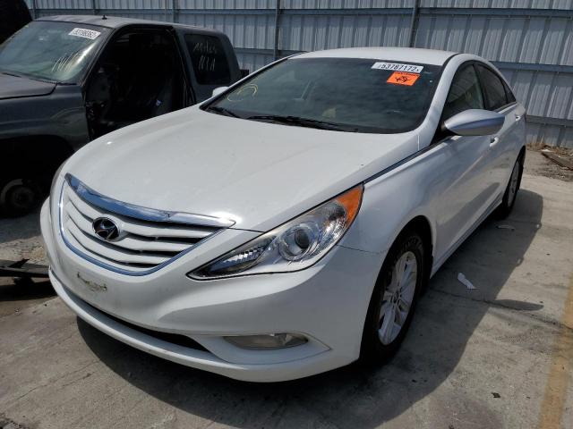 5NPEB4AC4DH689615 - 2013 HYUNDAI SONATA GLS WHITE photo 2