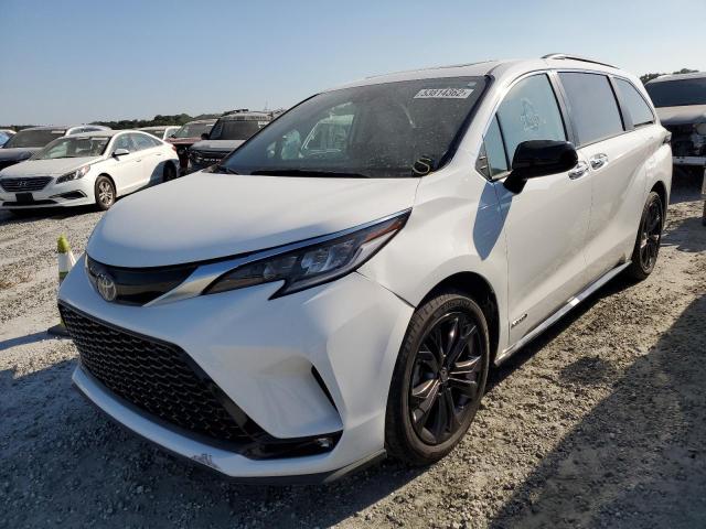 5TDDRKEC2MS008917 - 2021 TOYOTA SIENNA XSE WHITE photo 2