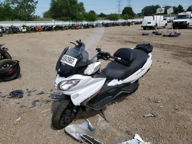 JS1CP51B4J2100723 - 2018 SUZUKI AN650 A WHITE photo 2