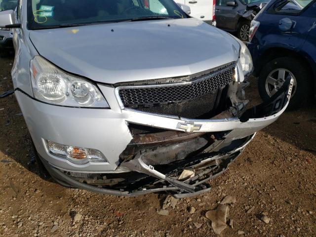 1GNKRGED4BJ175925 - 2011 CHEVROLET TRAVERSE SILVER photo 9