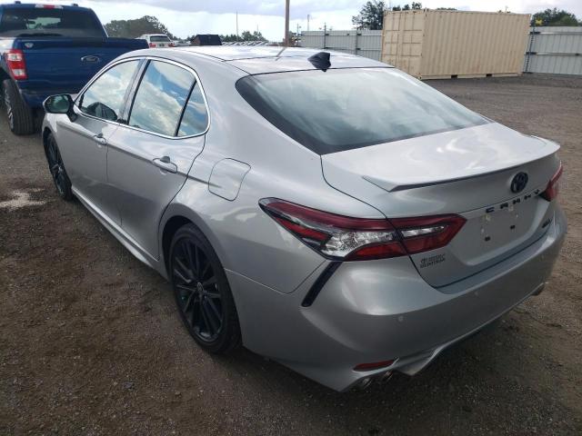 4T1KZ1AKXNU065387 - 2022 TOYOTA CAMRY TRD SILVER photo 3