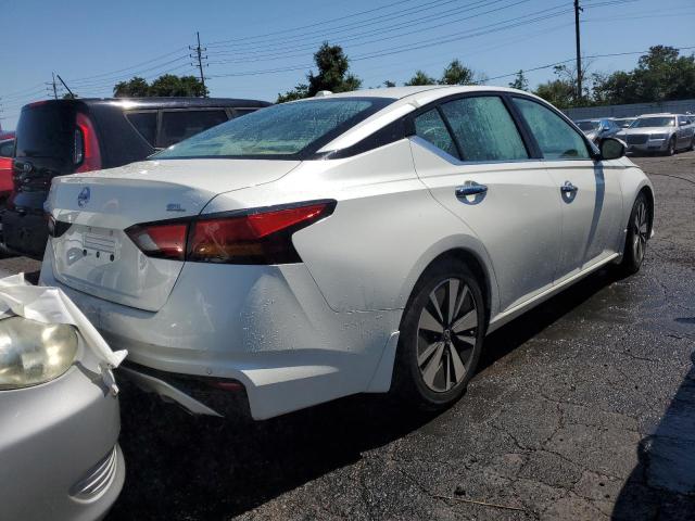 1N4BL4EV6KC102115 - 2019 NISSAN ALTIMA SL WHITE photo 4