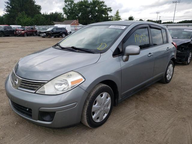 3N1BC13E19L498600 - 2009 NISSAN VERSA S GRAY photo 2