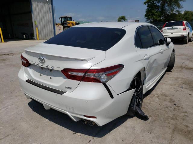 4T1B61HK7JU019489 - 2018 TOYOTA CAMRY XSE WHITE photo 4