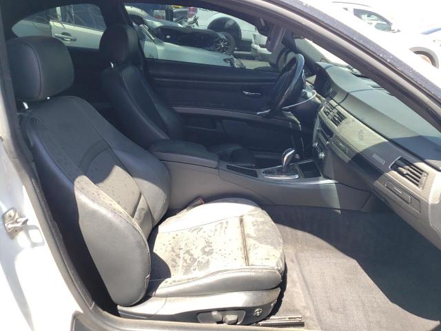 WBAKG1C51BE617976 - 2011 BMW 335 IS TWO TONE photo 5