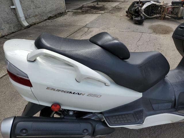 JS1CP51A392100246 - 2009 SUZUKI AN650 WHITE photo 6