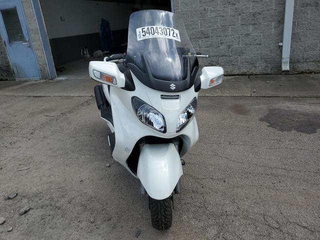 JS1CP51A392100246 - 2009 SUZUKI AN650 WHITE photo 9