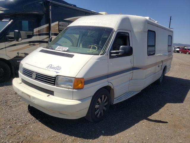 1WVAE0708SH016385 - 1995 WINNEBAGO RIALTA MOT WHITE photo 2