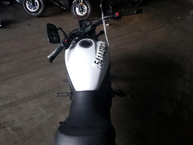 JKAENEC11JDA01481 - 2018 KAWASAKI EN650 C WHITE photo 6