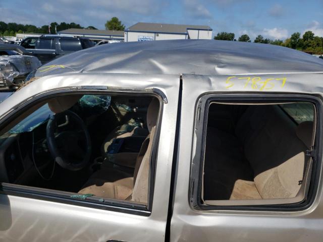 2GCEC19VX31285445 - 2003 CHEVROLET SILVERADO SILVER photo 9