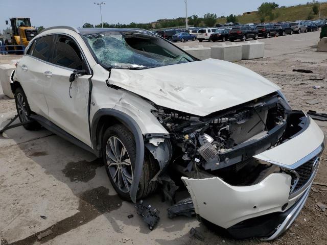 SJKCH5CR1JA044031 - 2018 INFINITI QX30 BASE WHITE photo 1