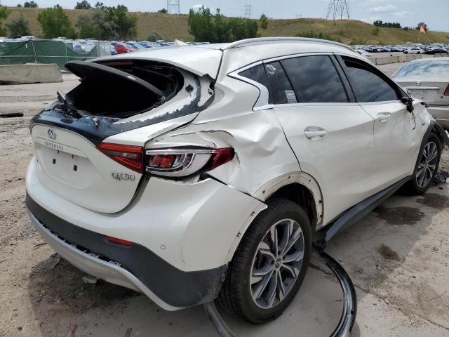 SJKCH5CR1JA044031 - 2018 INFINITI QX30 BASE WHITE photo 4