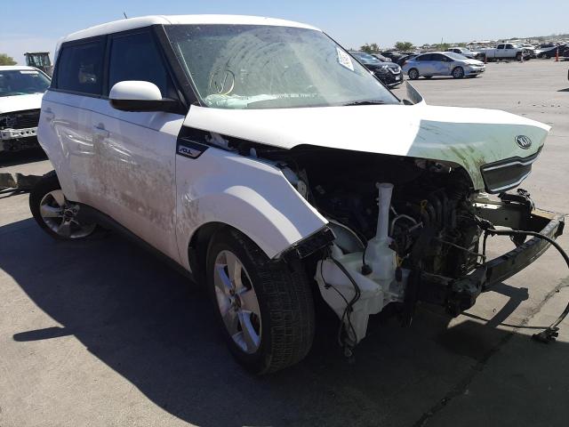 KNDJN2A26J7569767 - 2018 KIA SOUL WHITE photo 1