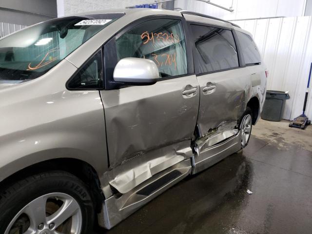 5TDKK3DC6FS531511 - 2015 TOYOTA SIENNA LE GOLD photo 9