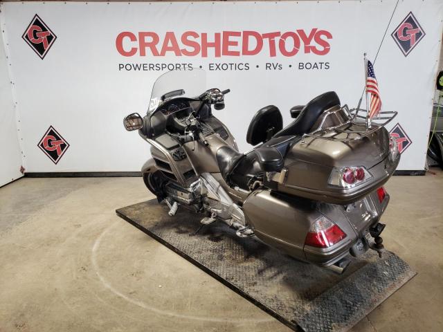 1HFSC47F16A501540 - 2006 HONDA GL1800 SILVER photo 3