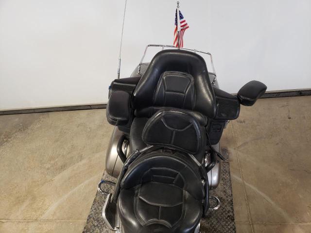 1HFSC47F16A501540 - 2006 HONDA GL1800 SILVER photo 6