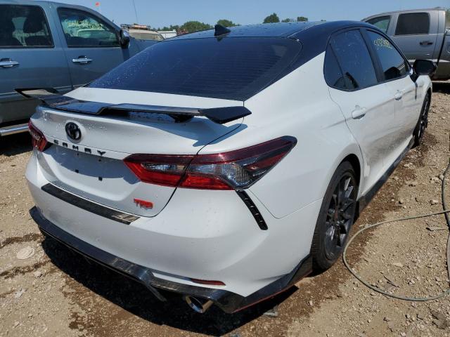 4T1KZ1AK8MU047663 - 2021 TOYOTA CAMRY TRD WHITE photo 4