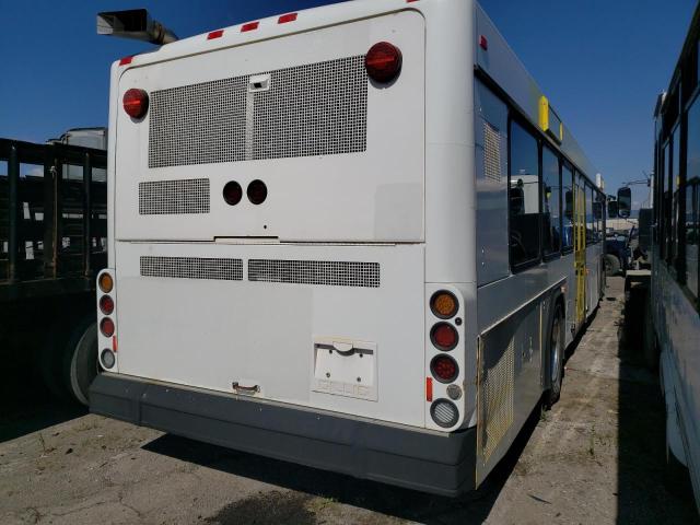 15GGD2711A1179263 - 2010 GILLIG TRANSIT BU WHITE photo 4