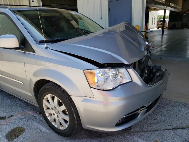 2C4RC1BG1FR707556 - 2015 CHRYSLER TOWN & COU SILVER photo 9