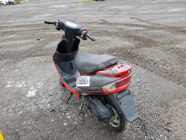 LLPVGBAK7J1E21782 - 2018 SCOO MOPED RED photo 3