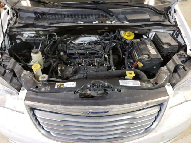 2C4RC1CG1FR577986 - 2015 CHRYSLER TOWN & COU WHITE photo 7