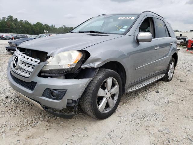 4JGBB8GB3AA565875 - 2010 MERCEDES-BENZ ML 350 4MA SILVER photo 2