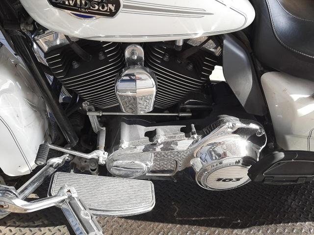 1HD1FCM13CB640895 - 2012 HARLEY-DAVIDSON FLHTCU ULT WHITE photo 7