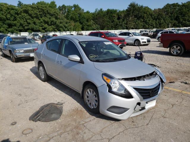 3N1CN7AP6FL876718 - 2015 NISSAN VERSA S SILVER photo 1