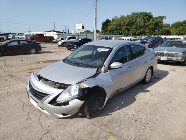 3N1CN7AP6FL876718 - 2015 NISSAN VERSA S SILVER photo 2