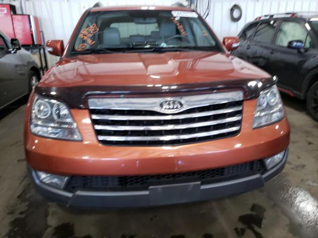 KNDJJ741X95018518 - 2009 KIA BORREGO LX ORANGE photo 9