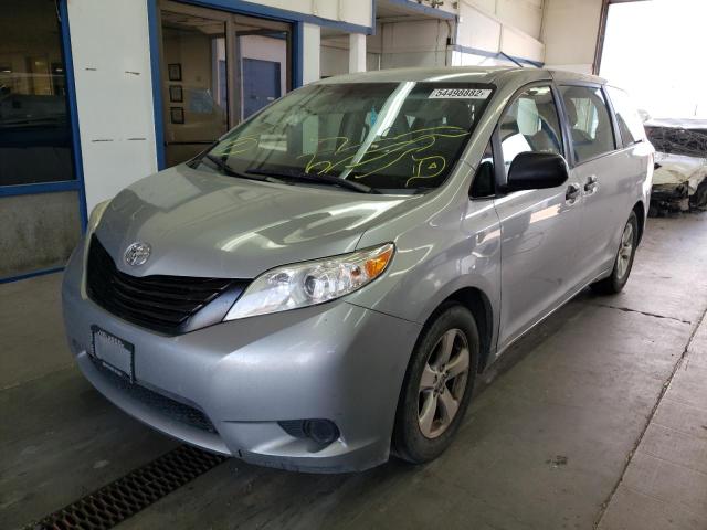 5TDZK3DCXGS695960 - 2016 TOYOTA SIENNA SILVER photo 2