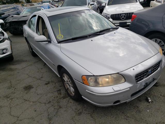 YV1RS612452466427 - 2005 VOLVO S60 SILVER photo 1