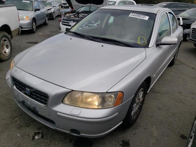YV1RS612452466427 - 2005 VOLVO S60 SILVER photo 2