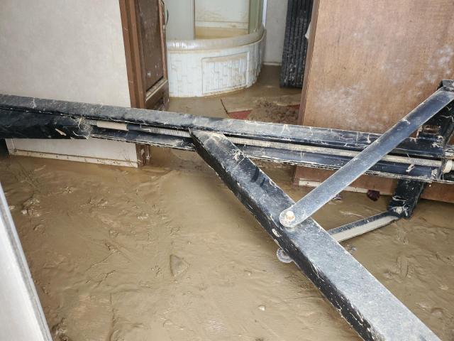 4X4TSMD24GA316705 - 2016 SALM FOREST RIV TWO TONE photo 9