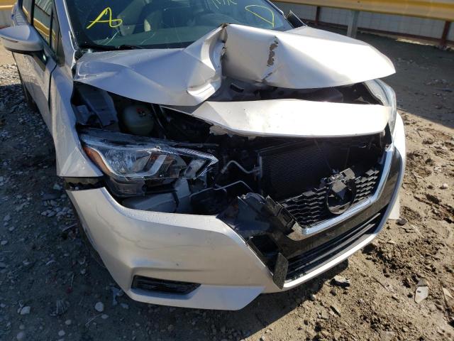 3N1CN8EV1LL809065 - 2020 NISSAN VERSA SV SILVER photo 9