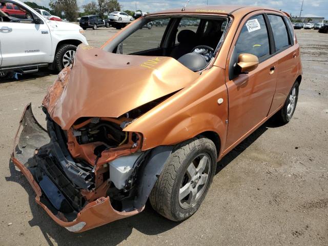 KL1TD66677B731398 - 2007 CHEVROLET AVEO BASE ORANGE photo 2