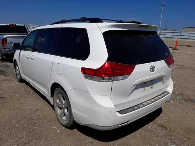 5TDKK3DC1CS235534 - 2012 TOYOTA SIENNA LE WHITE photo 3