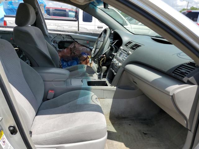 4T1BF3EK9AU107119 - 2010 TOYOTA CAMRY LE A ვერცხლისფერი ფოტო 5