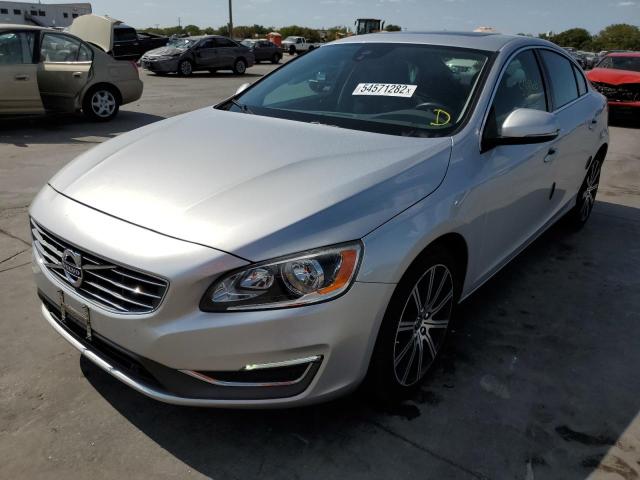 LYV402HK4HB126301 - 2017 VOLVO S60 PREMIE SILVER photo 2