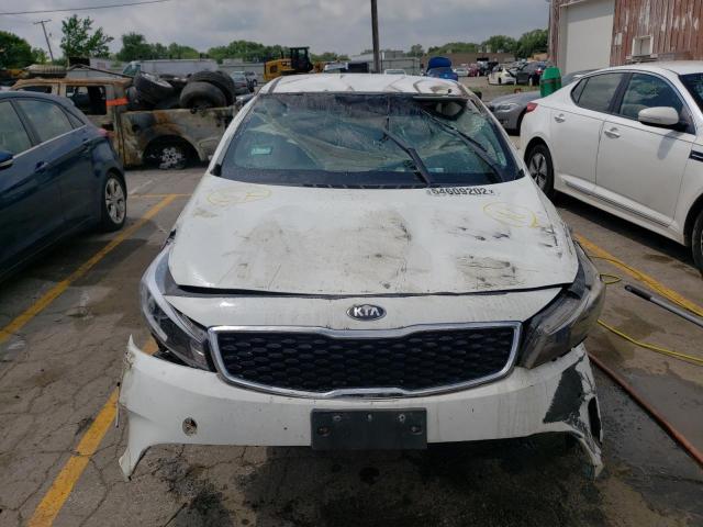 3KPFK4A75HE035398 - 2017 KIA FORTE LX WHITE photo 9