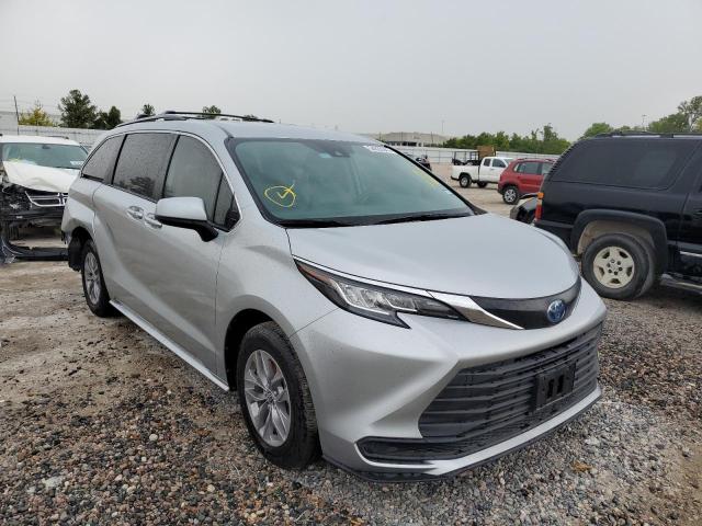 5TDKRKEC0NS095497 - 2022 TOYOTA SIENNA LE SILVER photo 1