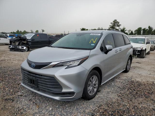 5TDKRKEC0NS095497 - 2022 TOYOTA SIENNA LE SILVER photo 2